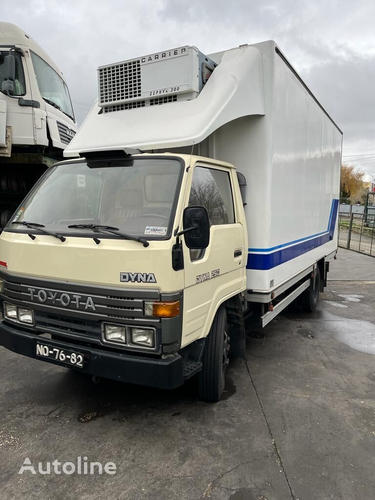 chladírenský nákladní vozidlo Toyota DYNA 250