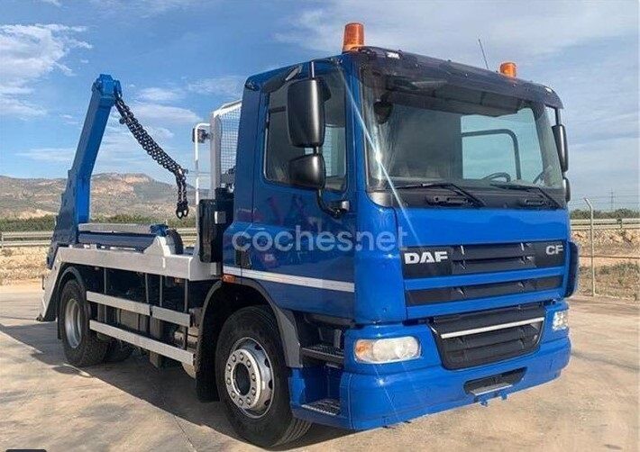 náklaďák ramenový nosič kontejnerů DAF CF 75.310 Skip loader