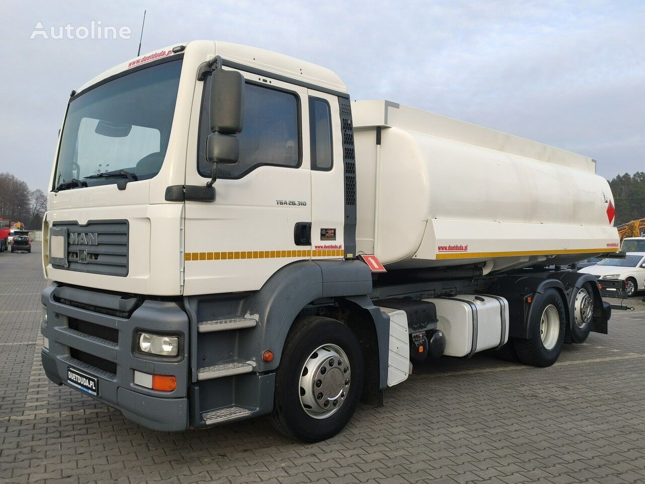 nákladní vozidlo na přepravu pohonných hmot MAN TGA 26.310