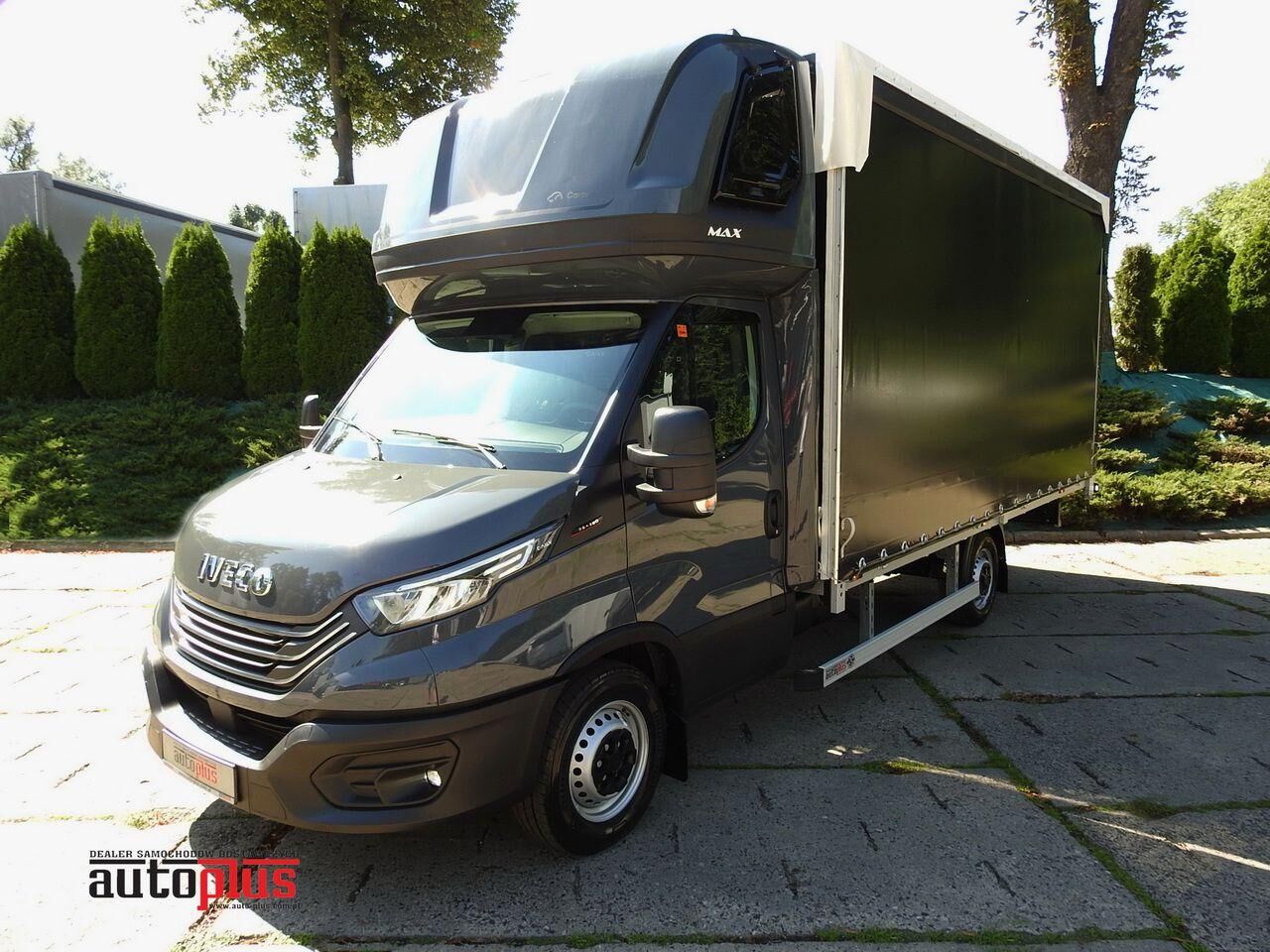 nové nákladní vozidlo plachta IVECO DAILY 35S18 CONNECT NOWY PLANDEKA 10 PALET WEBASTO TEMPOMAT NAWI