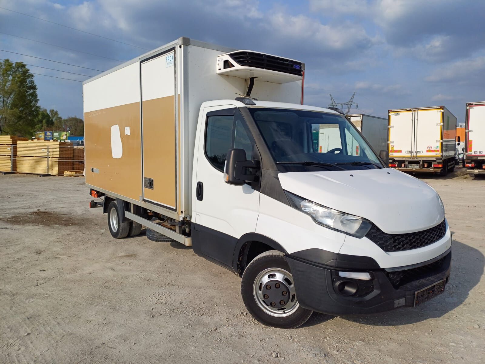 chladírenský nákladní vozidlo < 3.5t IVECO Daily 35-130 Carrier Xarios 350 frigó - DHollandia 750 kg LBW